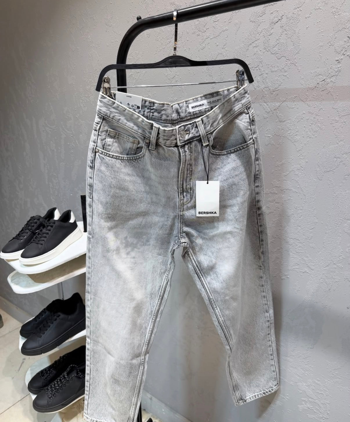 BERSHKA Loose Fit Jeans – Sand