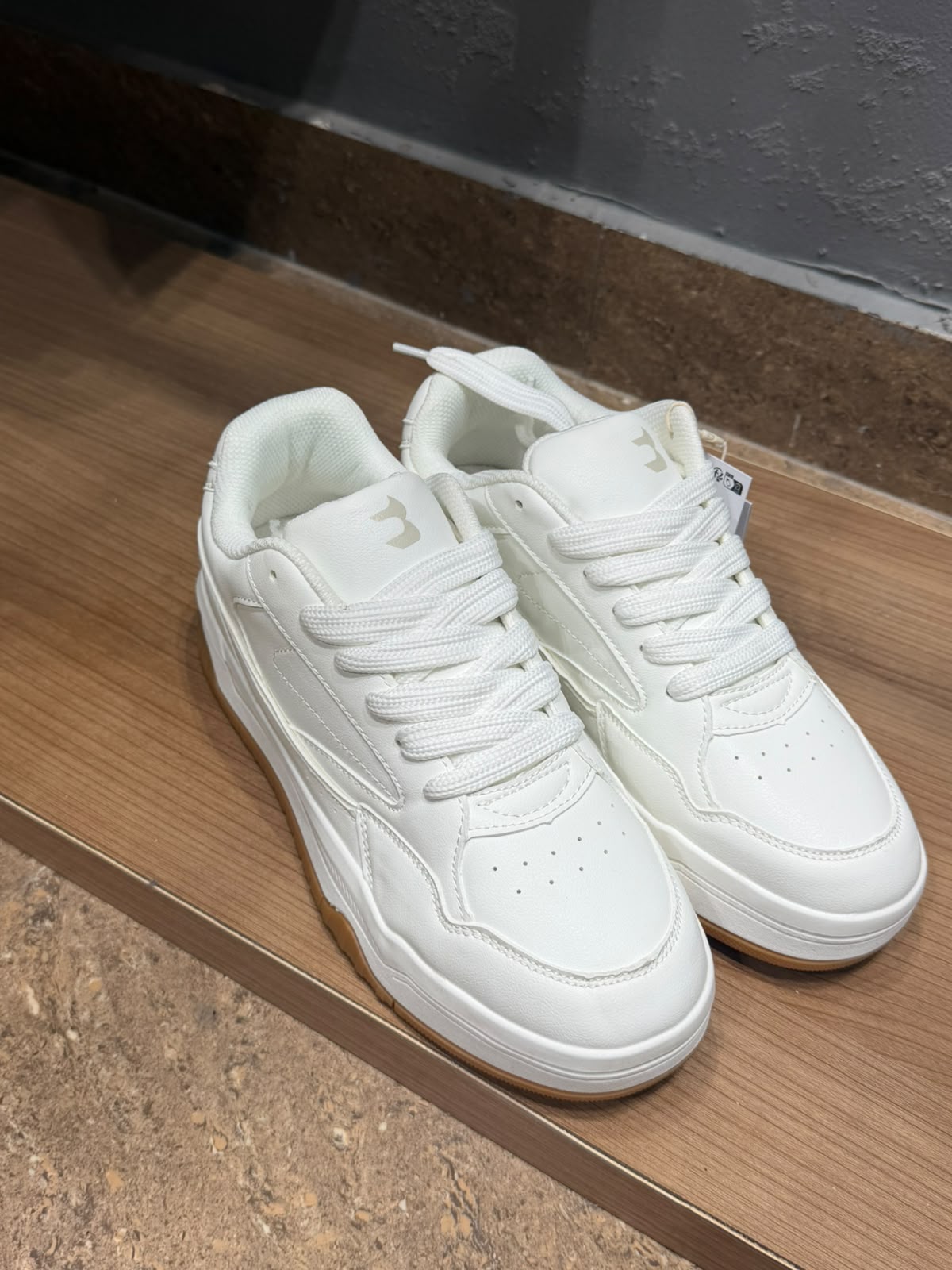 Bershka Chunky Court Sneakers – Triple White & Gum Sole Detail