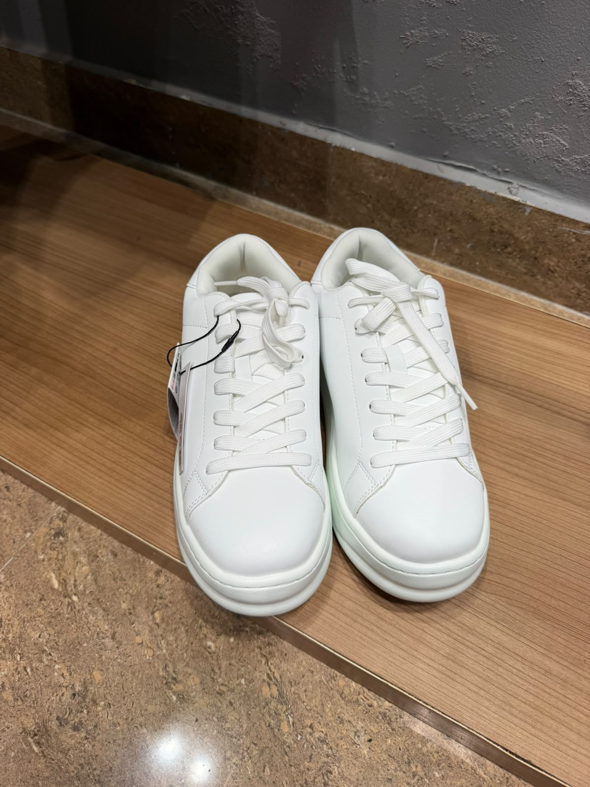 Zara Minimal Court Sneakers – Triple White Detail
