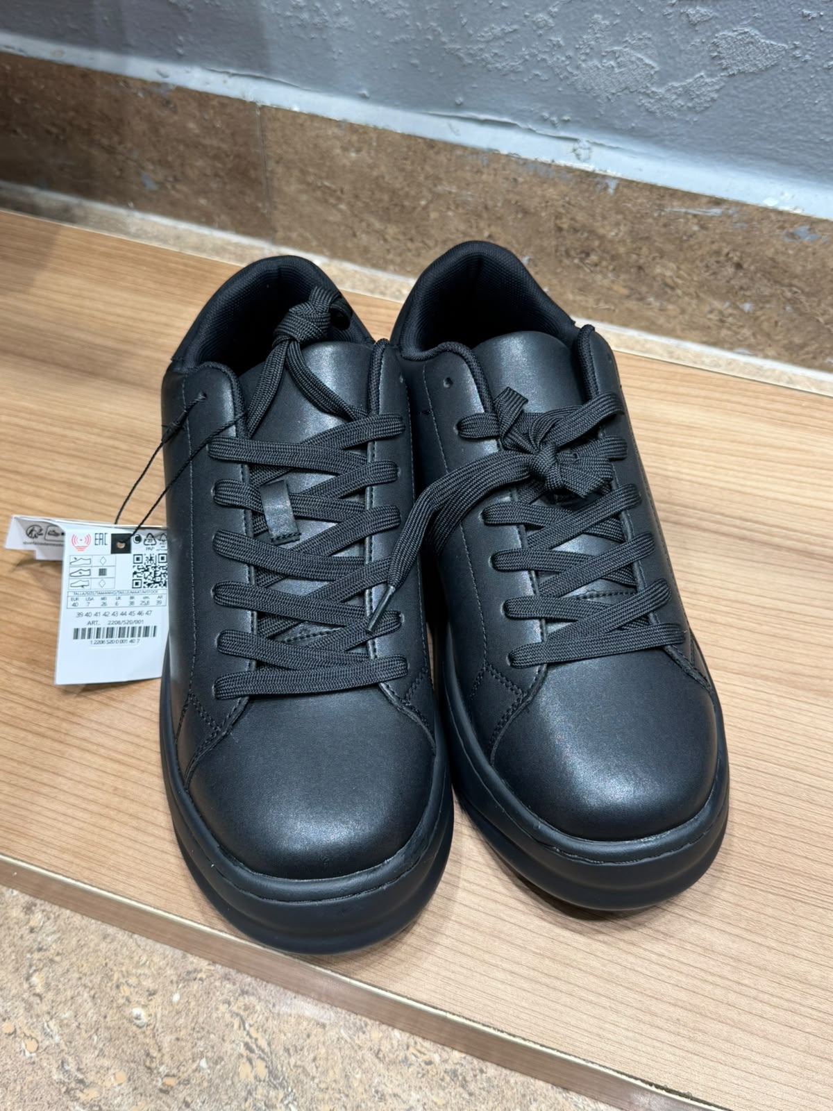 Zara Minimal Court Sneakers – black