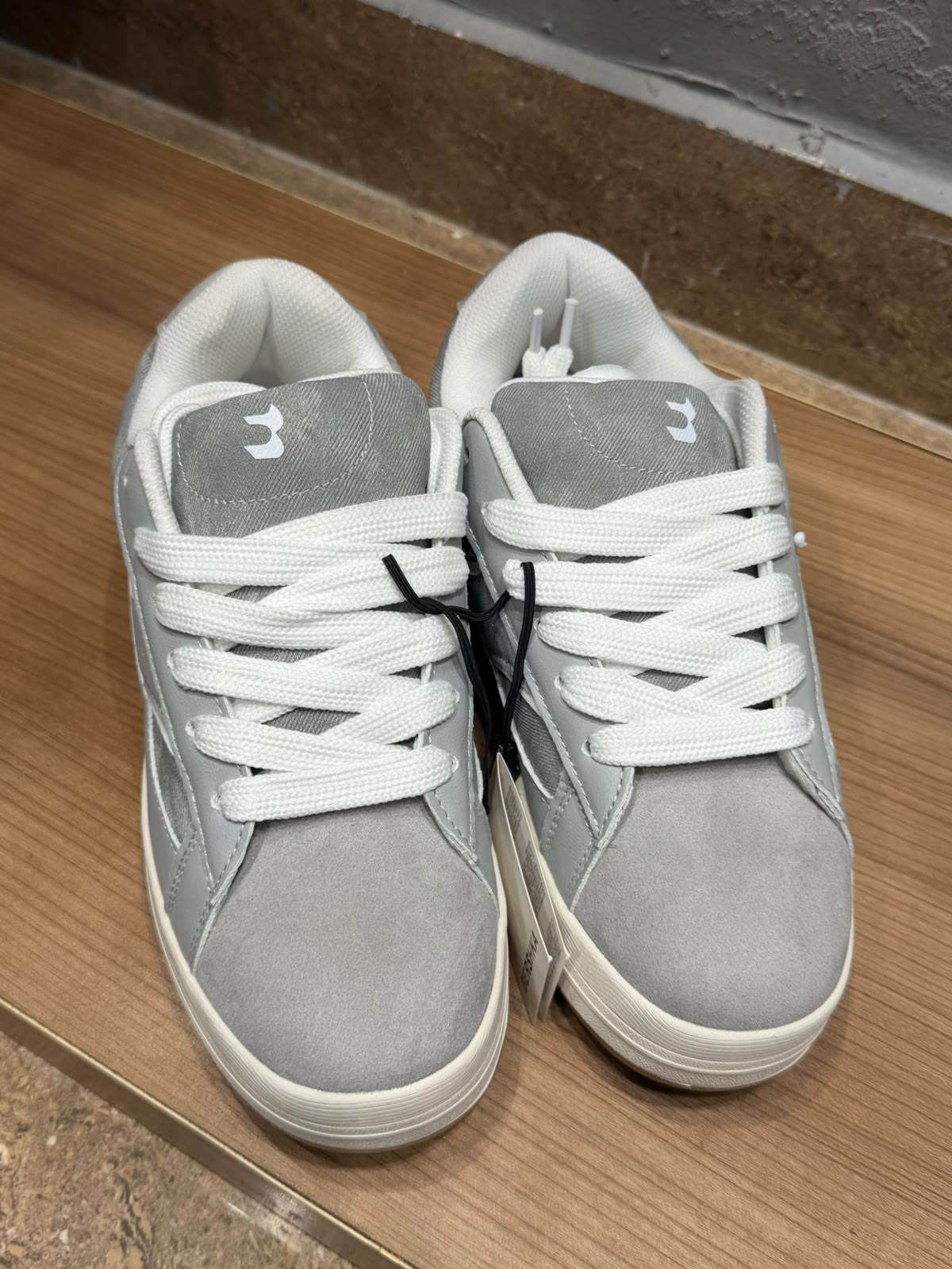 Chunky Court Sneakers – Silver Grey & White Detail