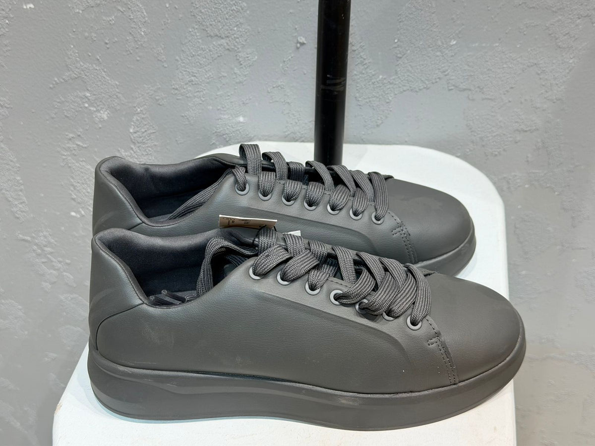 ZARA Urban Performance Sneaker – Triple Black