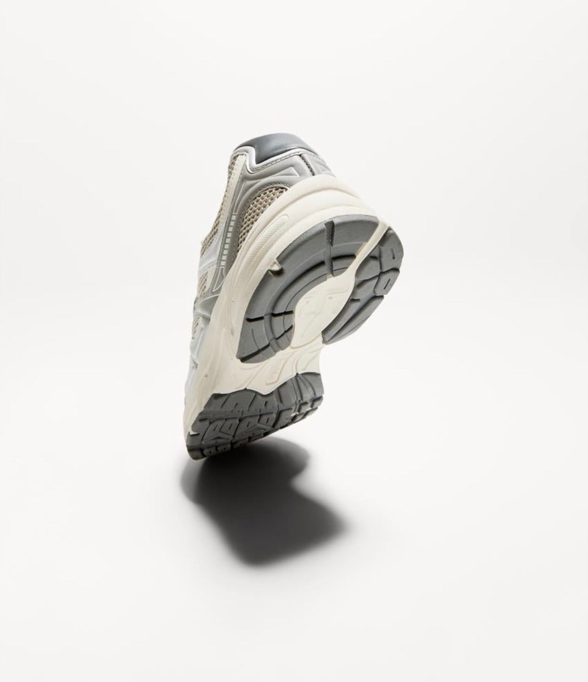 𝗕𝗘𝗥𝗦𝗛𝗞𝗔  Metallic Chunky Trainers – Silver Grey
