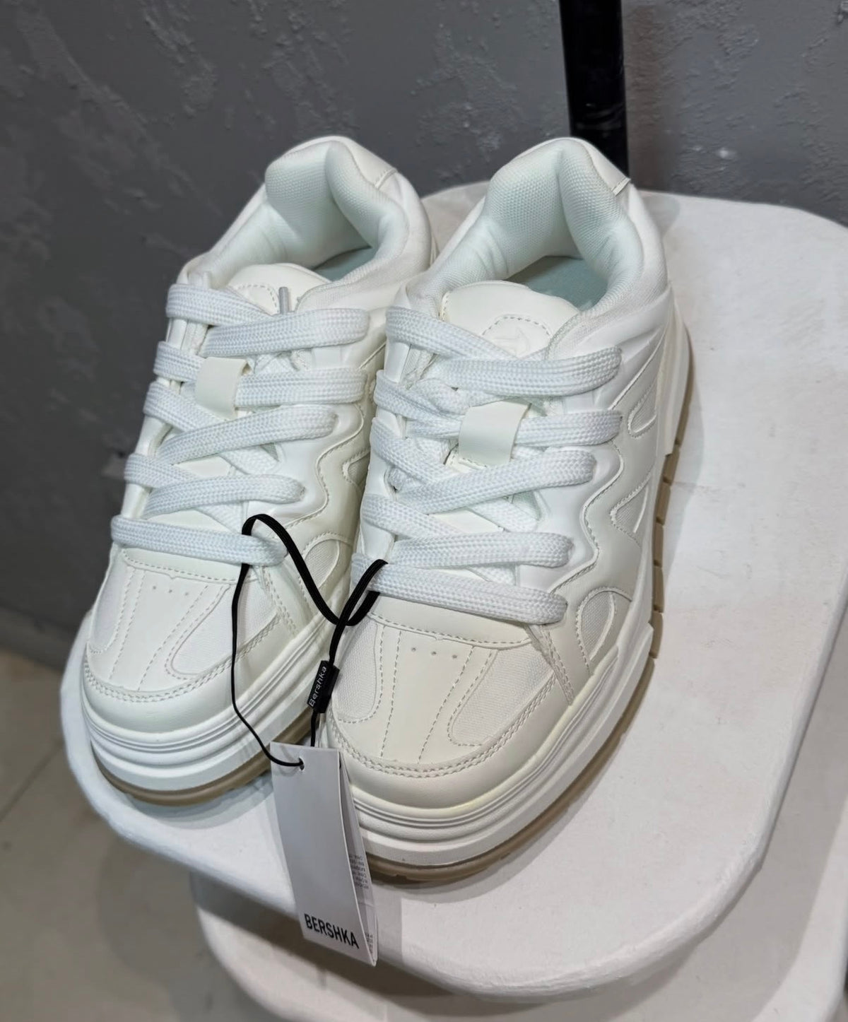 BERSHKA Street Runner – White