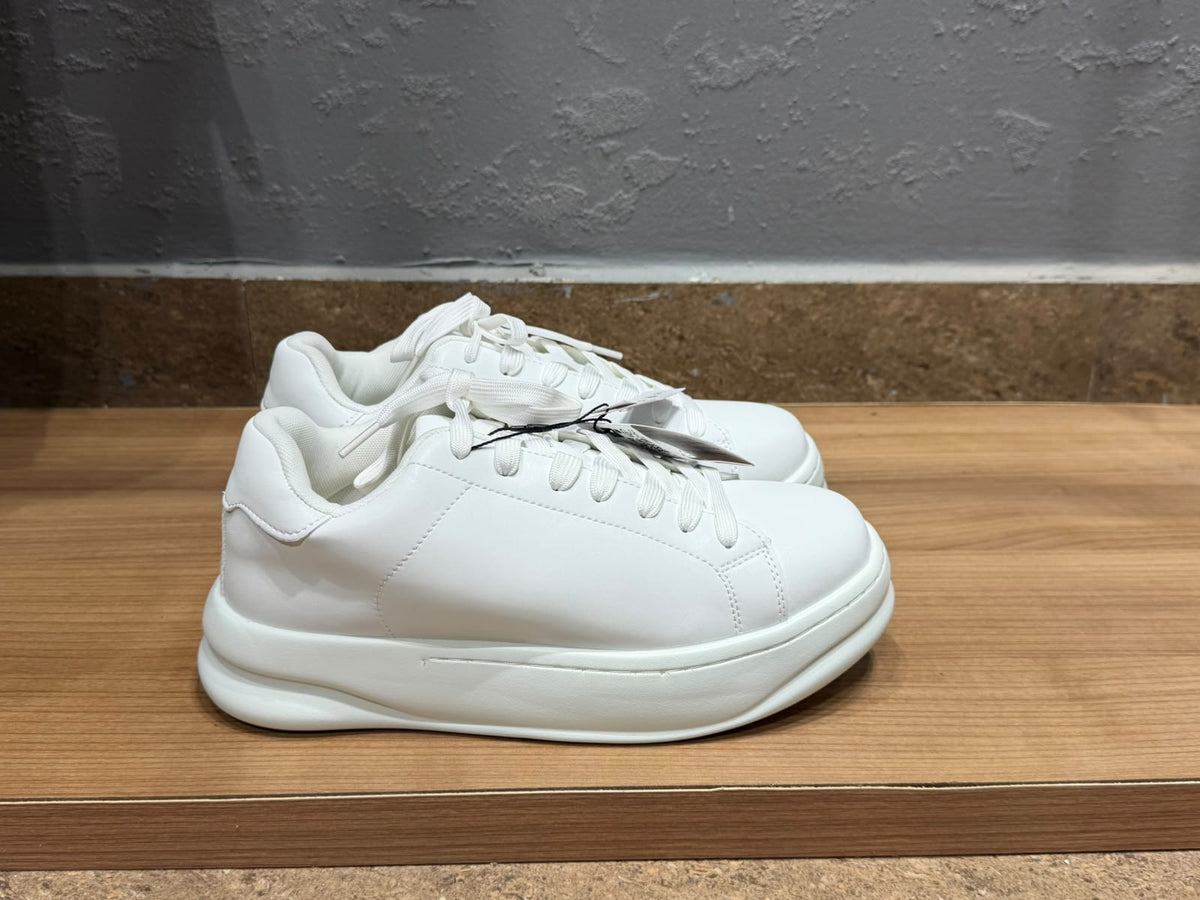 Zara Minimal Court Sneakers – Triple White Detail