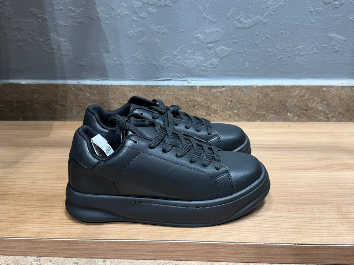 Zara Minimal Court Sneakers – black