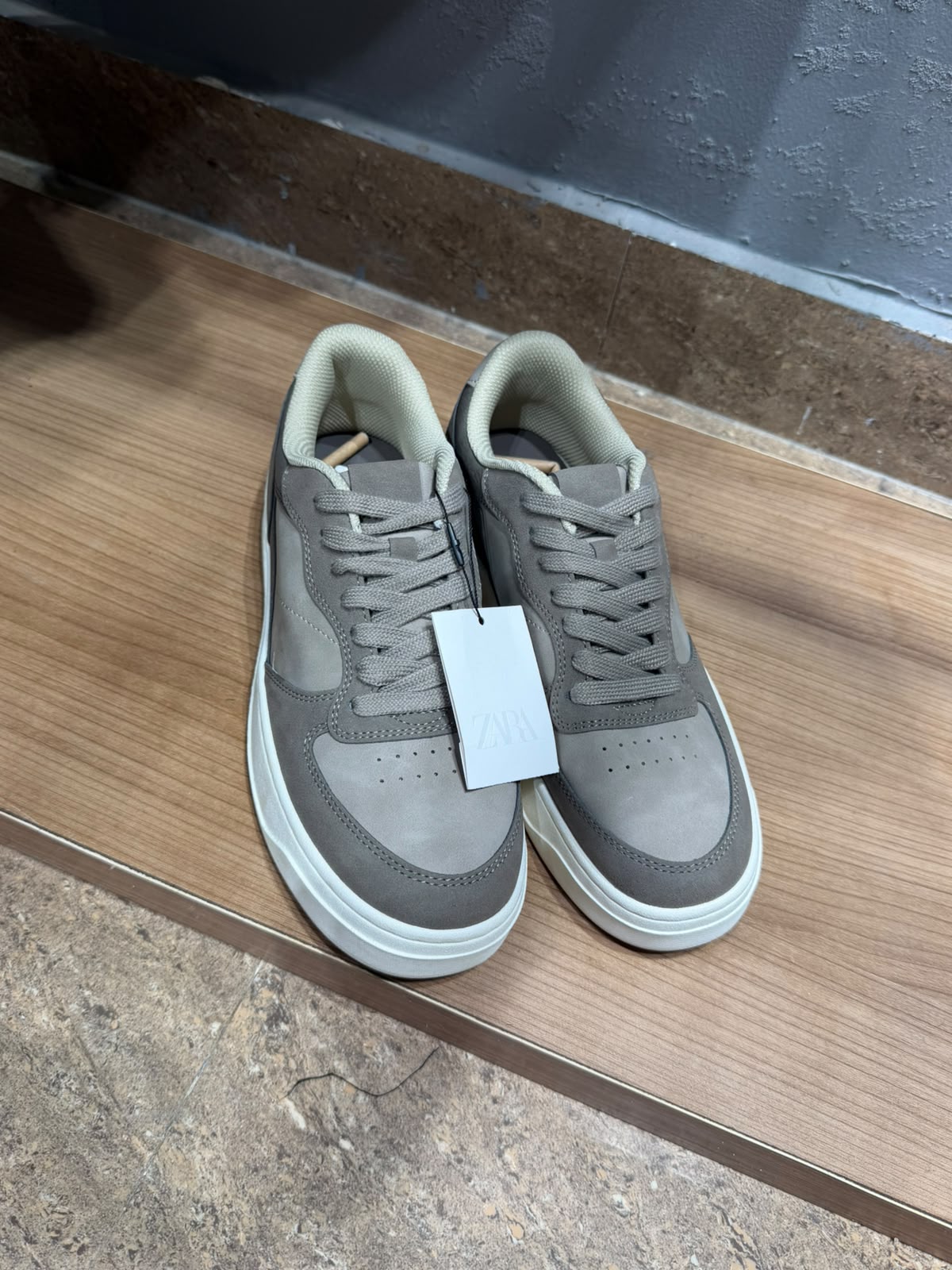 Zara Retro Court Sneakers – Taupe Grey & White Detail