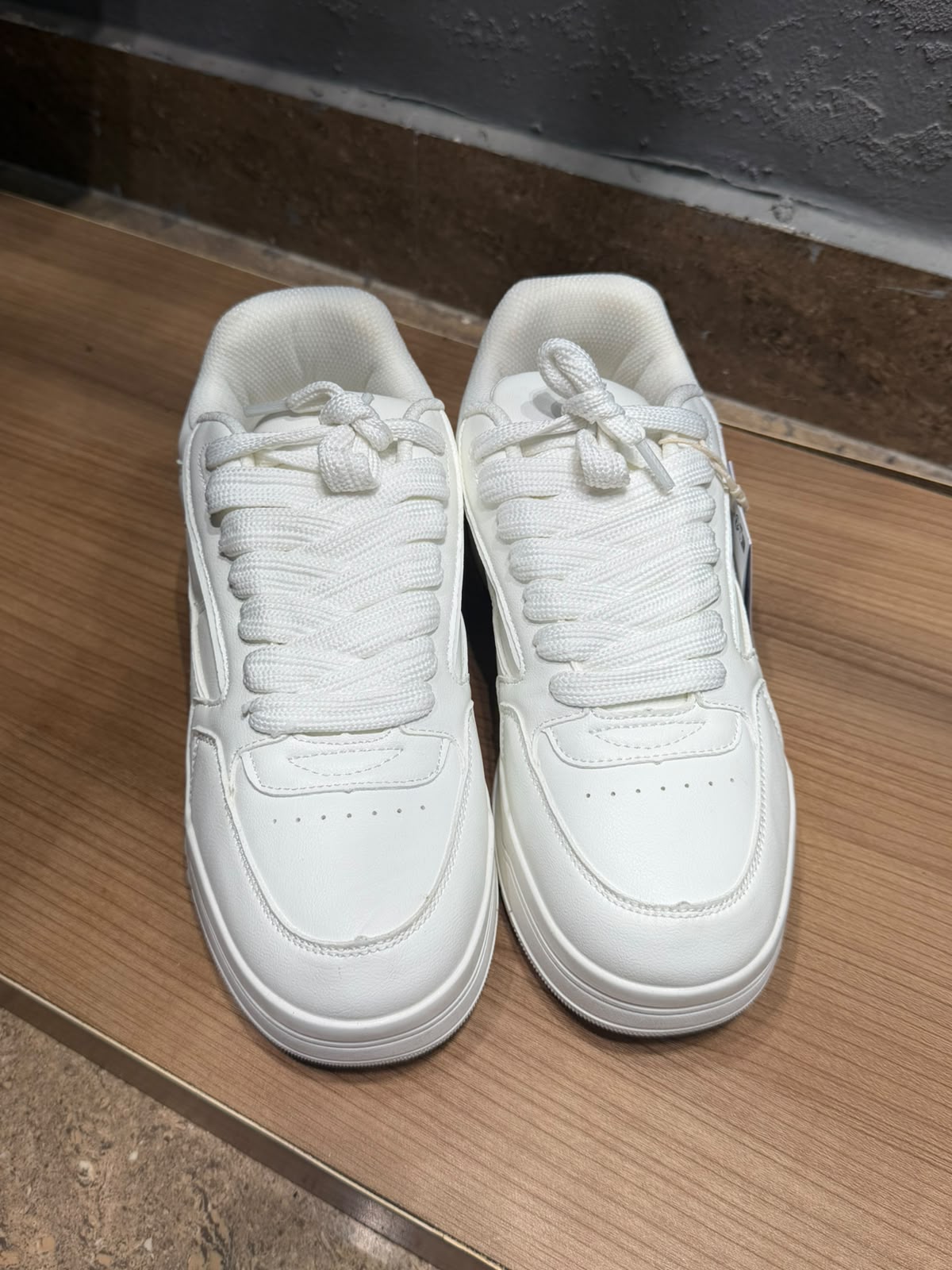 Berserka  Premium Monochrome Low-Top Sneakers – Triple White