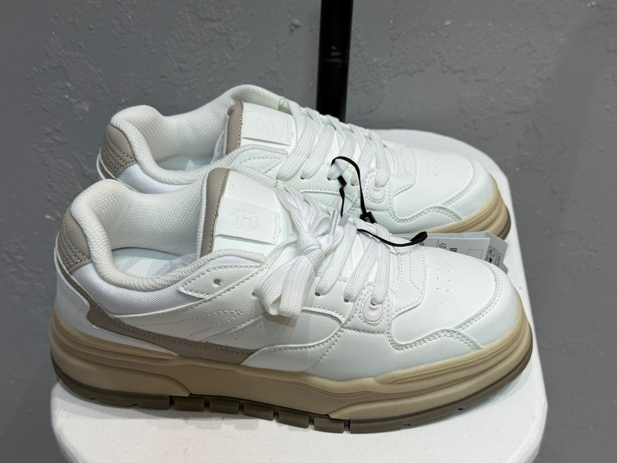 BERSHKA Street Runner Sneaker – White Beige